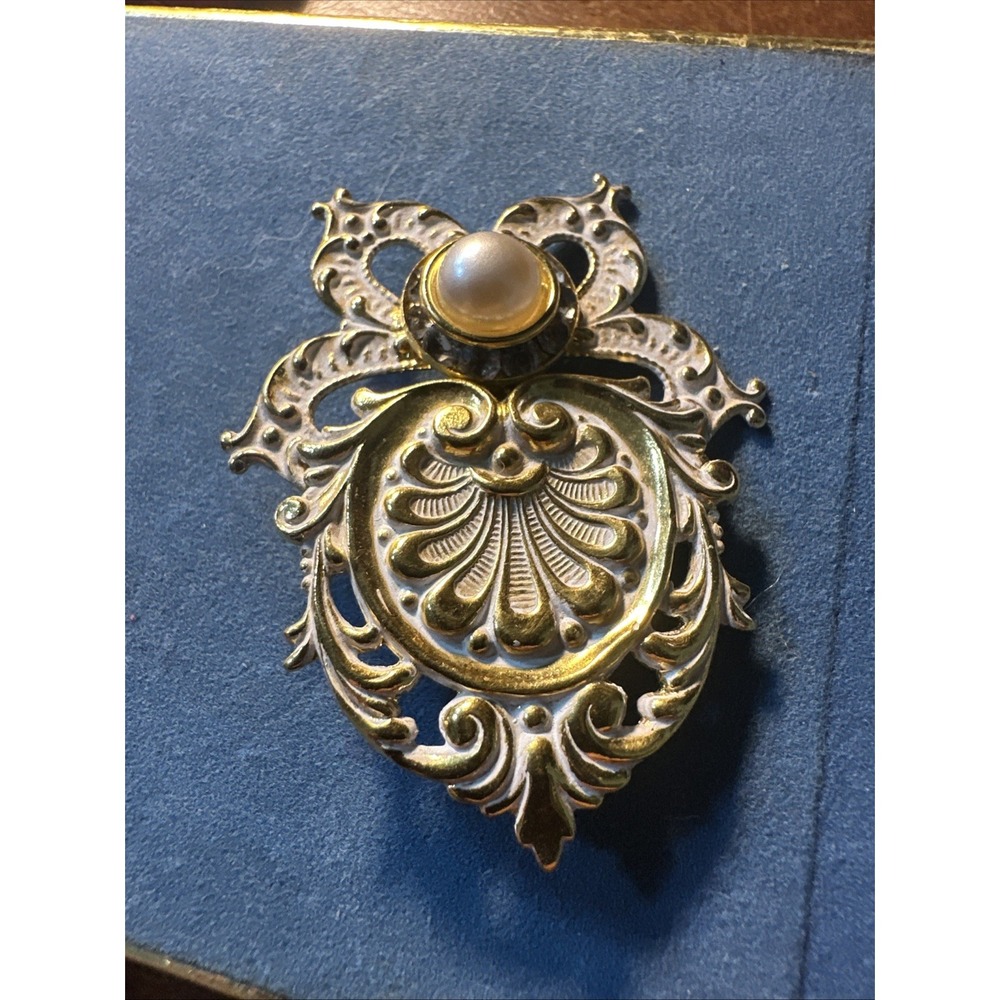 Jane Davis Brooch Angel of Love Faux Pearl and Rhinestone Filigree Gold Tone Pin